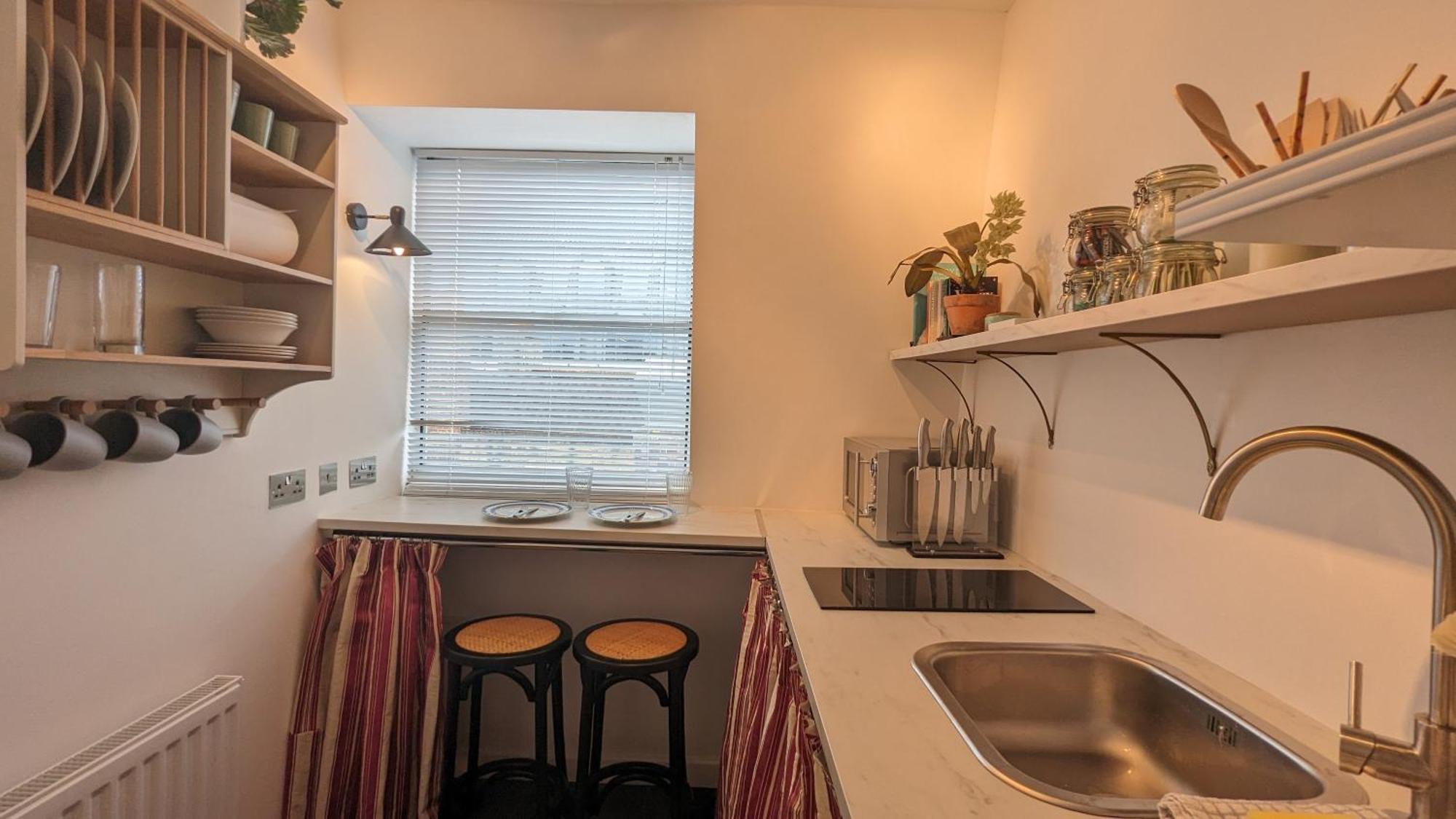 Old Compton Apartamento: Charming Retreat for Mature Guests London Exterior photo