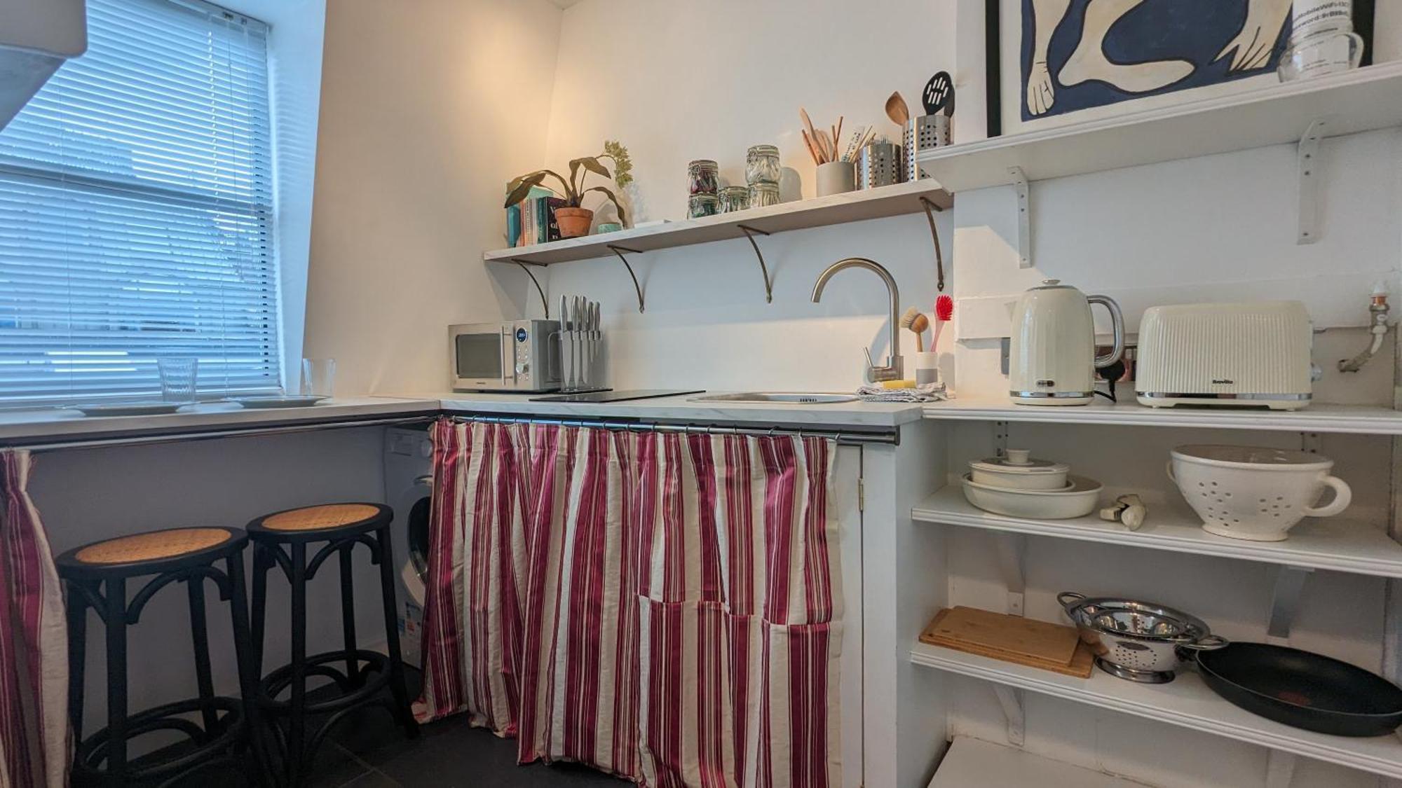 Old Compton Apartamento: Charming Retreat for Mature Guests London Exterior photo