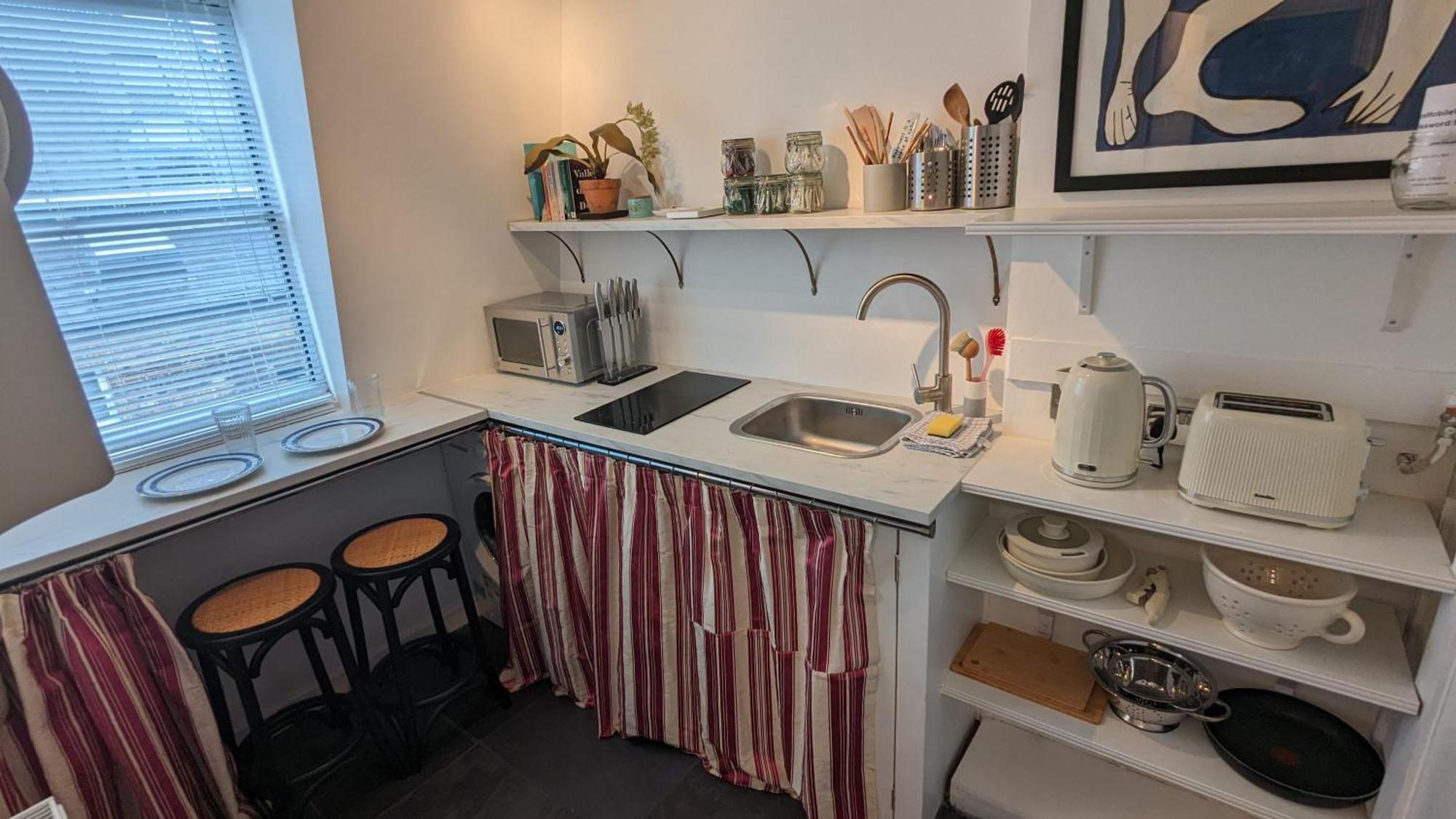 Old Compton Apartamento: Charming Retreat for Mature Guests London Exterior photo